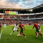 Portúgalski fótboltavallarinn á HM 2026 með rauðgræna liðsbúninginn á fótboltavelli