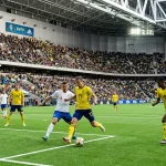 Sænska fótboltalandsliðið á HM 2026 með blágulan liðsbúninginn á fótboltavelli