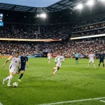 Þýski fótboltavallarinn á HM 2026 með hvíta liðsbúninginn á fótboltavelli